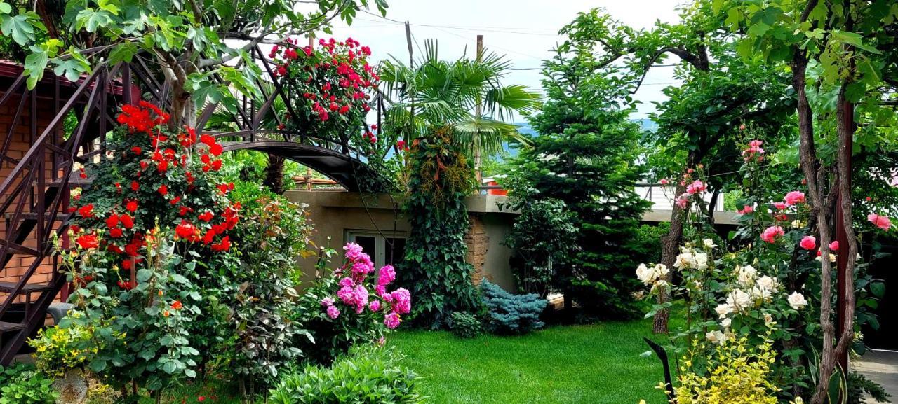Green Garden Tbilisi Ngoại thất bức ảnh